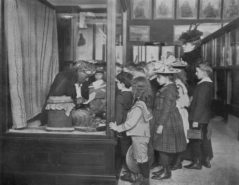 Frances Benjamin Johnston, At the museum - fourth grade.