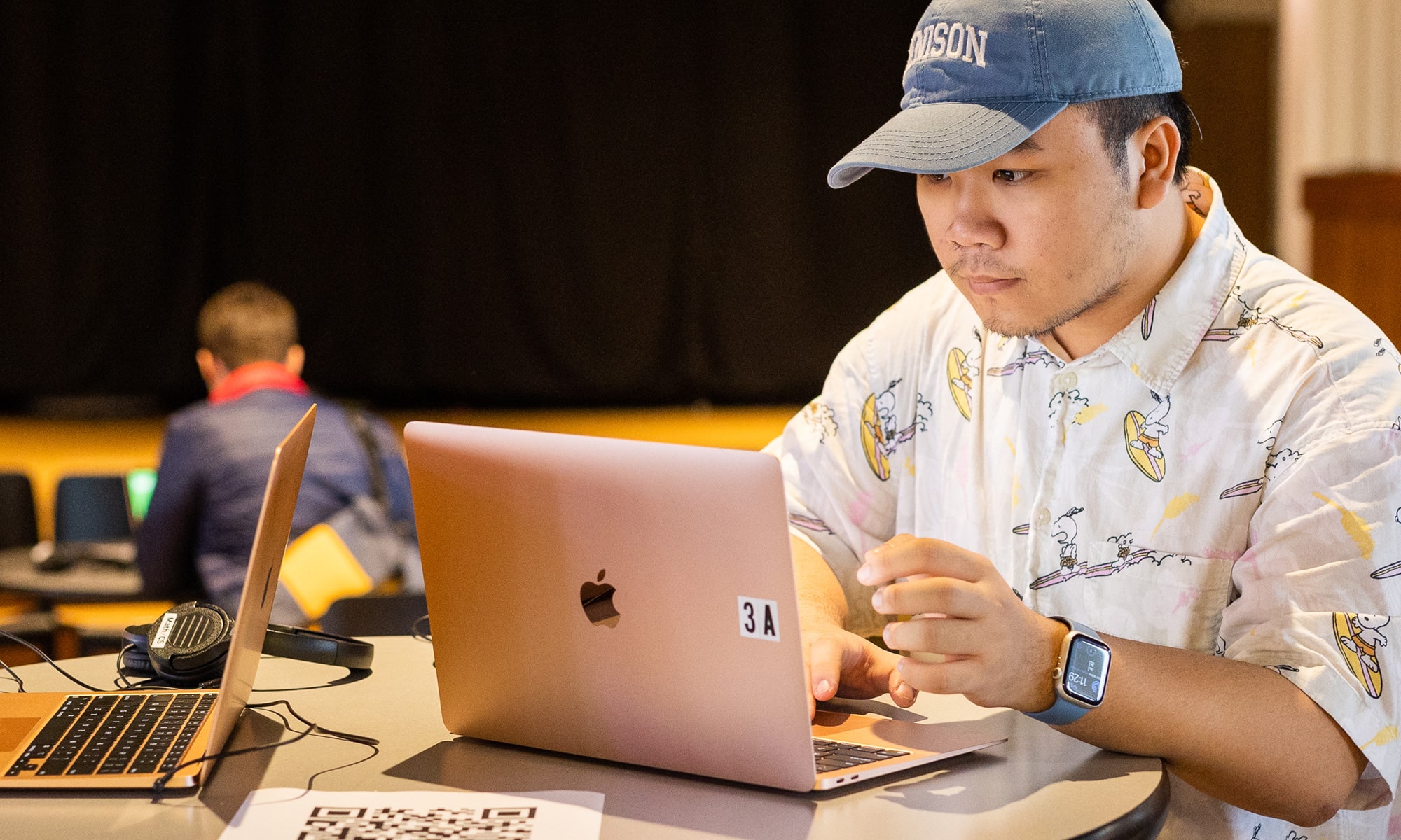 Student plays a game at the showcase at Slayter Hall.