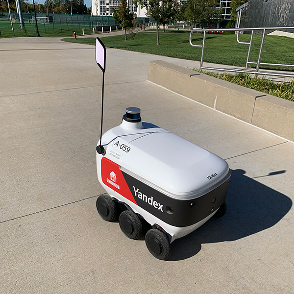 Yandex food delivery robot