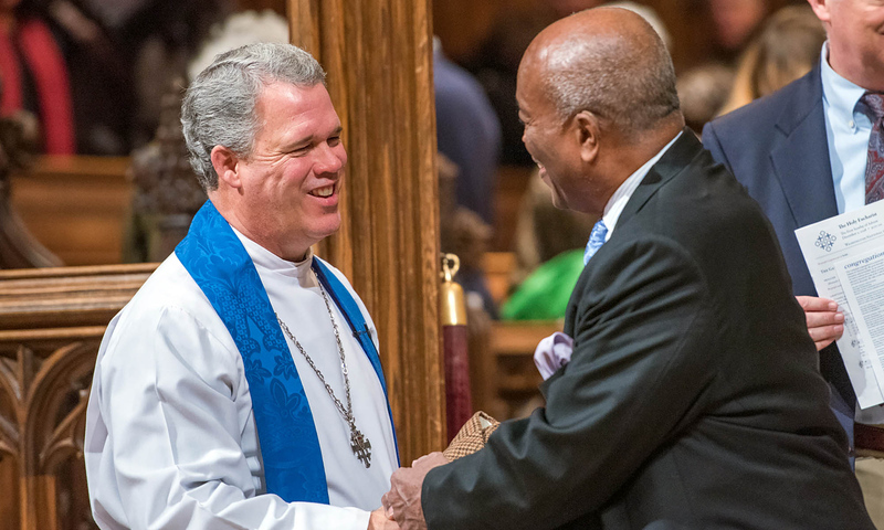 The Rev. Randy Hollerith ’86 greeting parishioners. 