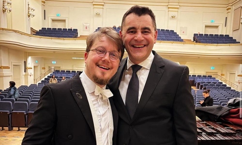 Chris David Westover-Muñoz (left) and guest conductor Jarosław Ignaszak