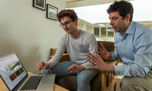 Hoke Wallace '21 and Asso. Prof. Joe Reczek discuss their research