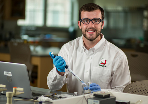 Tommy McMaster ‘19 conducting lab experiment