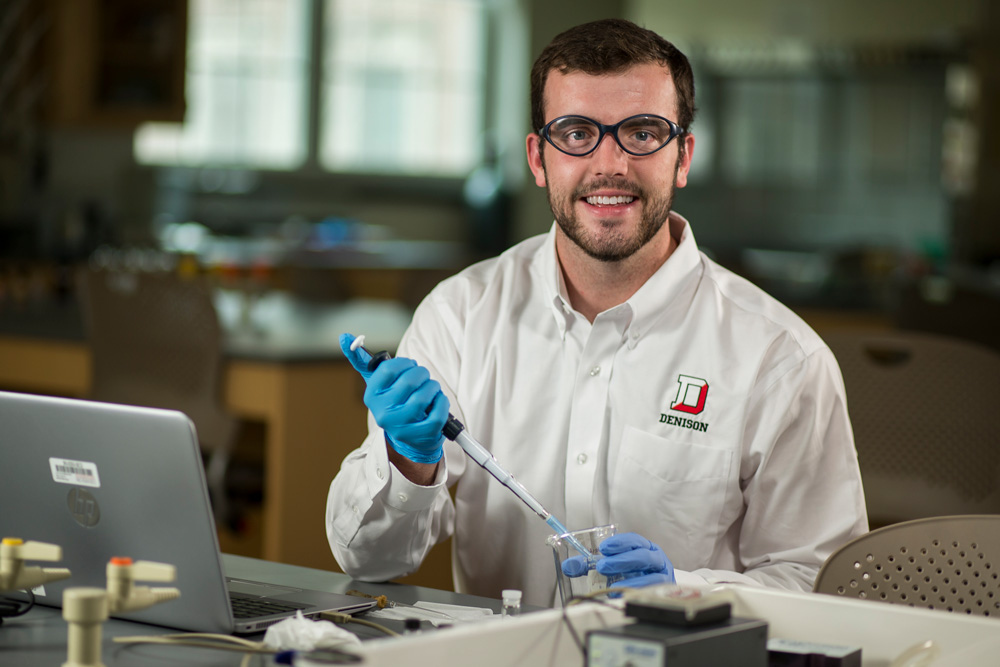 Tommy McMaster ‘19 conducting lab experiment