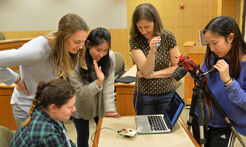  Heather Rhodes with students