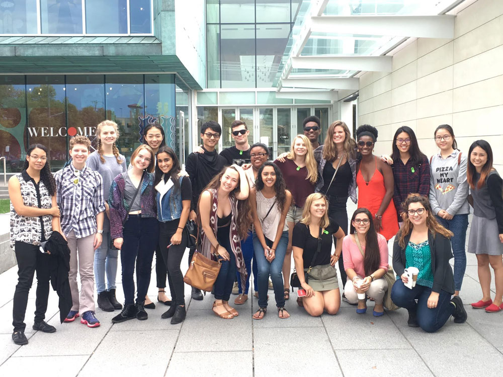 group photo of students on '21Connect trip