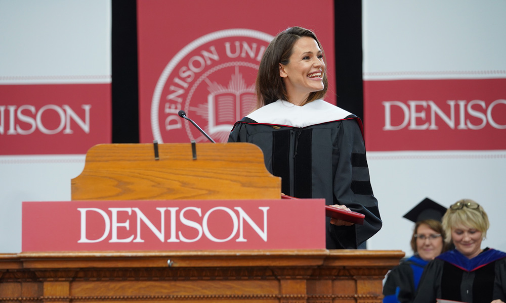 Jennifer Garner '94 at commencement