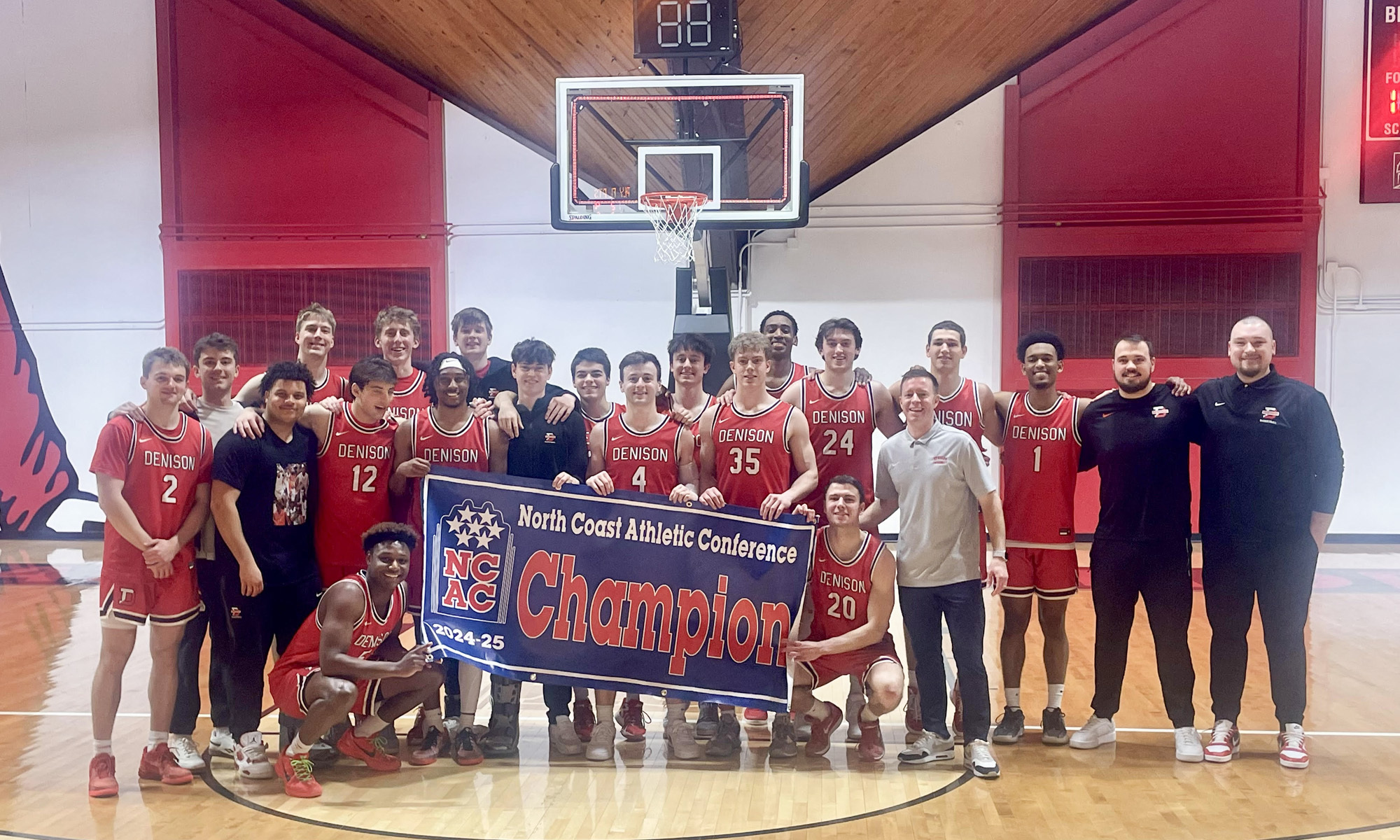 Denison Men's Basketball team group photo